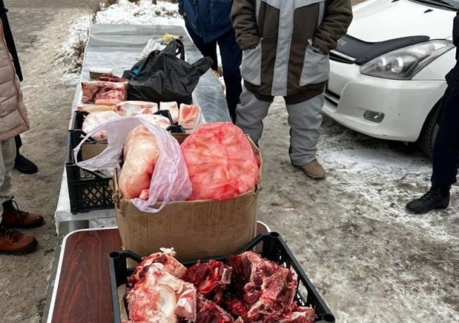 В ходе проверки, проведённой на улице Зорге, 133/3, сотрудники правоохранительных органов обнаружили и изъяли..