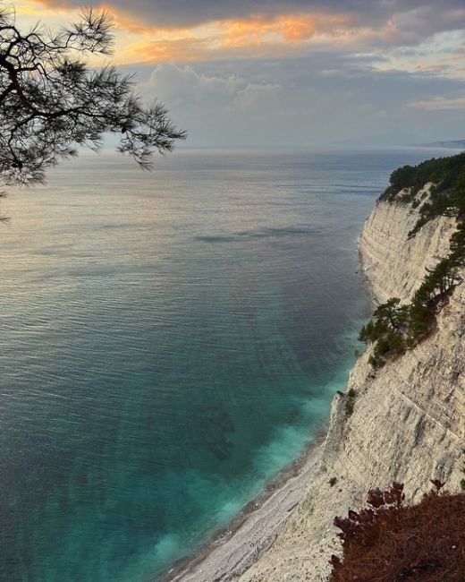 Голубая бездна радует глаз каждый раз 🌲🌊  Фото uvarova..