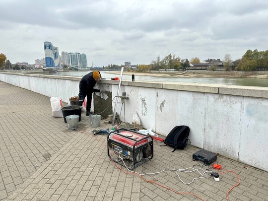 🏞️На Кубанской набережной ремонтируют подпорную стену  🚧Организованы ремонтно-восстановительные работы..