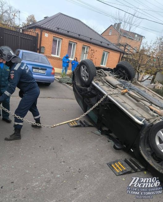 🚨 ДТП с переворотом на Тульской/Чалтырском. Второй участник улетел с перекрёстка. Говорят, что ДТП здесь..