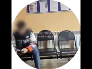 В Казани подростки потушили Вечный огонь: сначала они шутили у памятника, махали пакетом и грели руки, а..