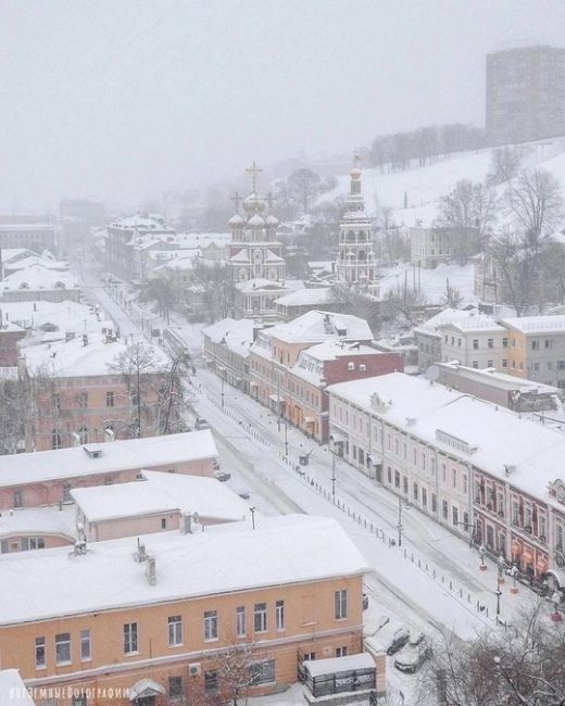 ❄ Циклон «Каэтано» накрыл Нижний Новгород  По данным синоптиков, за два дня может выпасть до 2 см снега,..