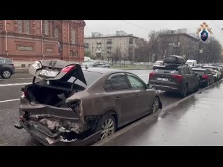 Лазурный автобус устроил массовое ДТП с припаркованными машинами  Утро пятницы в Петербурге началось с..