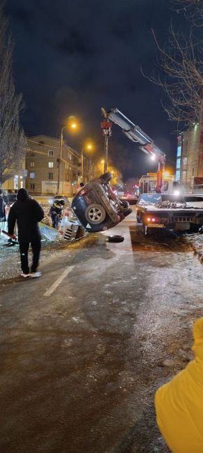 На улице Каховской Нива провалилась в..