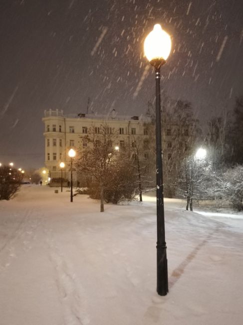 С Добрым утром, Екатеринбург ❄️
За фото спасибо нашему..