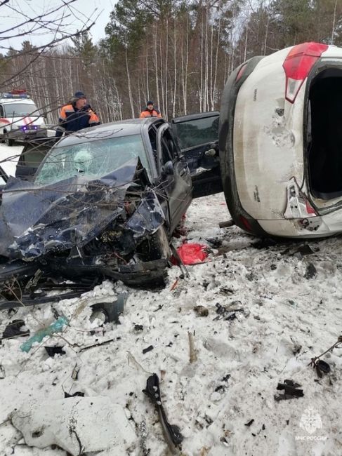 💥В смертельном ДТП на трассе в Башкирии травмировались дети 
Днем 17 ноября Toyota RAV4 и Hyundai Elantra ехали по..