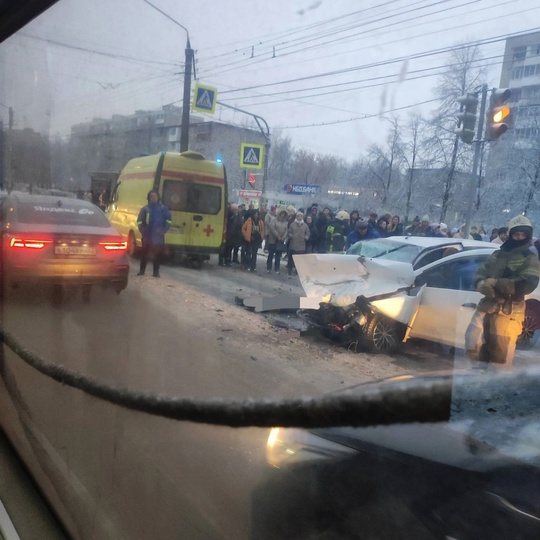 🗣В ДТП погибли супруги Наталья и Александр, которые ехали в Renault, у них осталось двое детей. 
Наши..