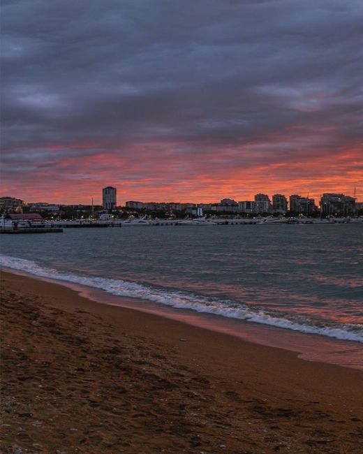 Панорама заката в Геленджике 🌅  Фото..