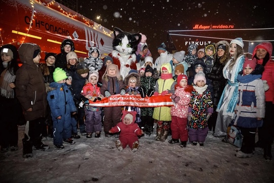 «Новогодний грузовик» подарил праздник гражданам Нижнего Новгорода 
Общественная организация «Водители..