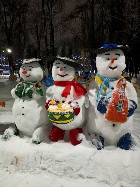 💙Настоящая зимняя сказка  Вот такие снежные фигуры героев из русских народных сказок и мультфильмов..