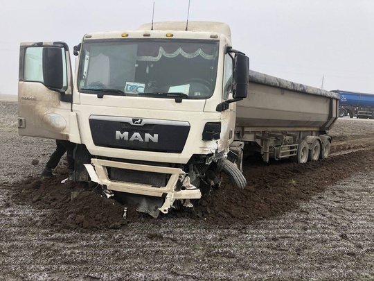 На дорогах Ростовской области вчера произошло два смертельных ДТП  Первая авария случилась в 7:30 на трассе..