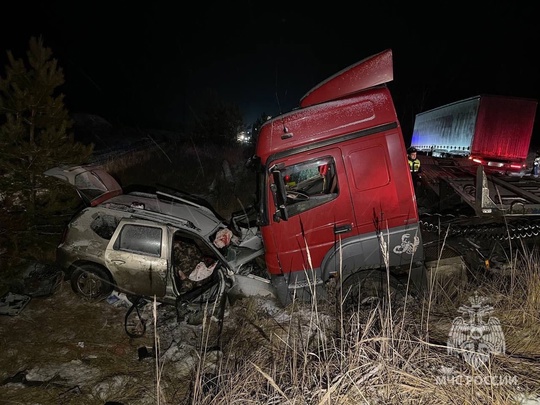 🗣️ Под Дзержинском на Московском шоссе столкнулись 4 большегруза и легковой автомобиль, есть..