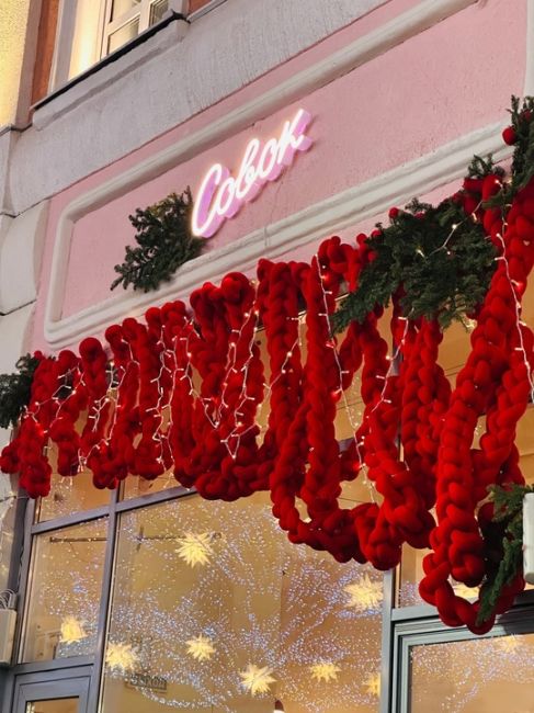 Вспомним самые сказочноукрашенные входы в Нижнем 
❄О’суси (Большая Покровская,2) 
❄Совок (Большая..