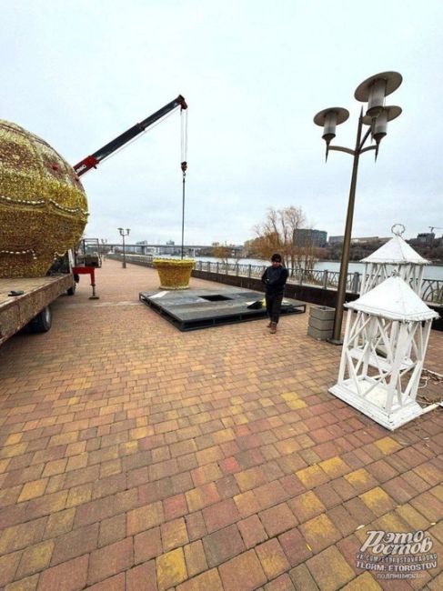 🎄 Елку и арт-объекты установили в парке Левобережный 
Не Краснодар, конечно, но тоже..