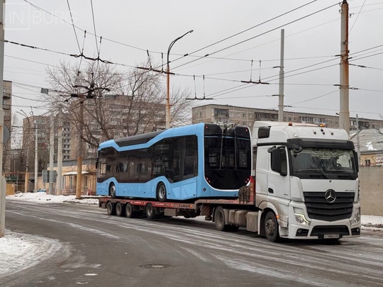 В Екатеринбург доставили еще десять новых троллейбусов с автономным ходом.  Новые троллейбусы запустят по..