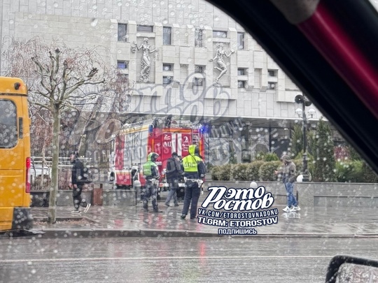 🚨 Пожарные и полиция возле Музтеатра на Садовой. Уточняем подробности  Дополнение: подъехали кинологи...