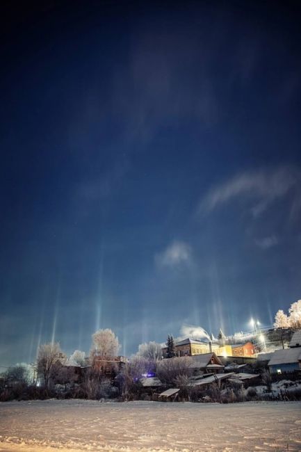 💙Сегодня ночью в небе над Нижегородской областью можно увидеть световые столбы.  Фото: Ян Кемпи 
Кто тоже..