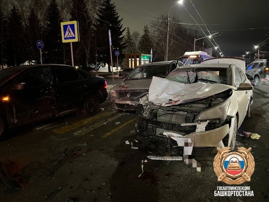 🤯В Уфе пьяный водитель хотел объехать ДТП, но сам попал в аварию. Погибла женщина, пострадал сотрудник ДПС..