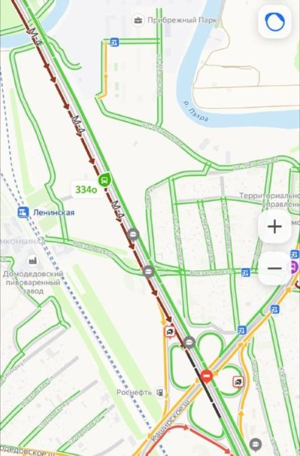 На трассе М4 в Домодедово в сторону Москвы произошла массовая авария.  Столкнулись 20 машин, фур и автобусов.
..