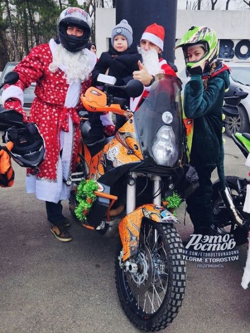 🏍 Ростовские мотоциклисты поздравляют всех с наступающим Новым Годом 🎅🎄 Сегодня они устроили новогодний..