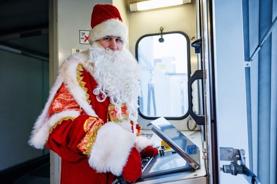 🎅Сегодня в екатеринбургском аэропорту Кольцово воздушные суда обслуживает Дед..