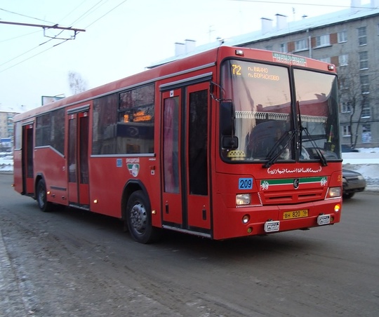 В казанских автобусах продолжают внедрять бескондукторную оплату.  На данный момент система запущена на..