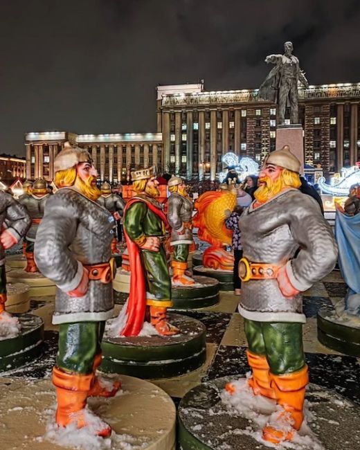 🎄 На Московской площади открылась ярмарка в стиле сказок Пушкина 
📸..