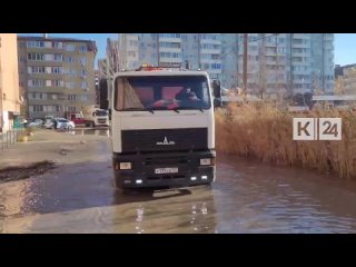 💧 Всю дорогу на Мусоргского в Краснодаре подтопило после дождя. 
На других пострадавших участках работы по..