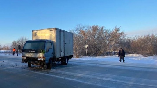 Автобус опрокинулся в кювет на трассе в Новосибирской области после столкновения с грузовиком: пострадали 11..