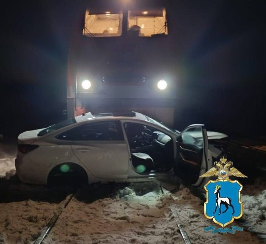 Женщина врезалась в поезд в Богатовском районе  Рядом с селом Ивановка водитель столкнулась с составом...