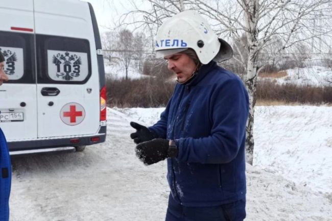 Под Новосибирском спасатели вынесли обмороженного дачника из леса  Под Новосибирском двое дачников чуть не..