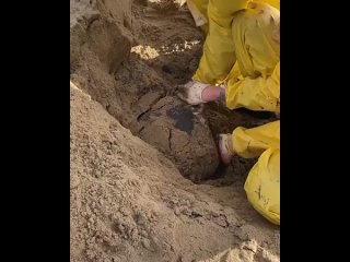 На пляже в Витязево волонтеры нашли закопанные в песок мешки с мазутом.  Многие вообще перестают понимать,..