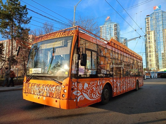 Новогодний транспорт КТТУ на улицах Краснодара 🎄🚃🚎  спасибо..