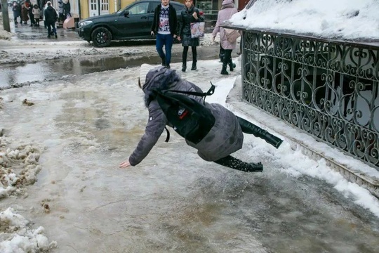 ❗ШТОРМОВОЕ ПРЕДУПРЕЖДЕНИЕ объявлено ️в Ростовской области .  🧊До конца суток 8 декабря, а также ночью и..