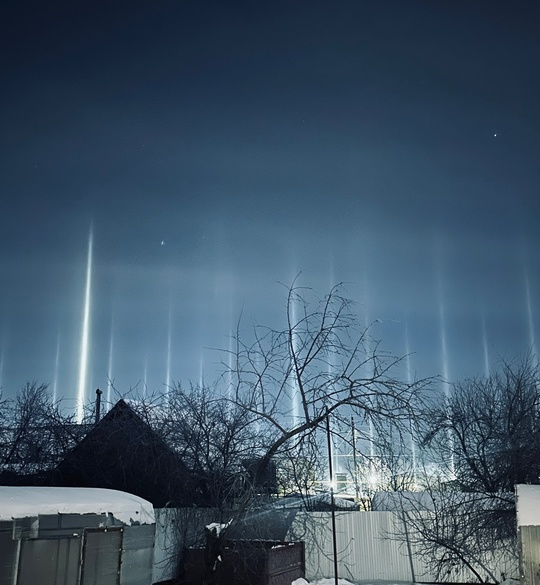 💙Сегодня ночью в небе над Нижегородской областью можно увидеть световые столбы.  Фото: Ян Кемпи 
Кто тоже..