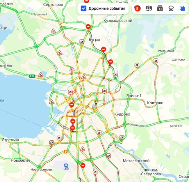 Петербуржцы третий день проводят в диких пробках  К обеду заторы на дорогах Петербурга достигли 8 баллов по..