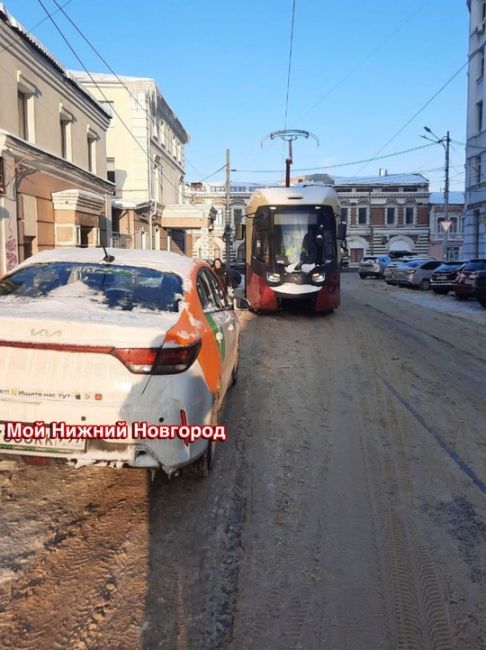 ❗️К сожалению, сегодня не стоит ждать трамвай на улице Канавинской. Водитель оставил свою машину на..