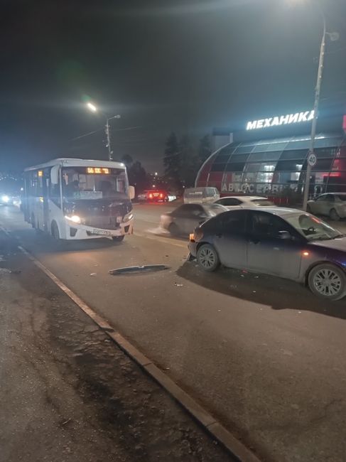 ⚠️ Массовое ДТП на Стачки/Тружеников. Автобус и 4 машины  ⚠ Видео могут смотреть только подписчики..