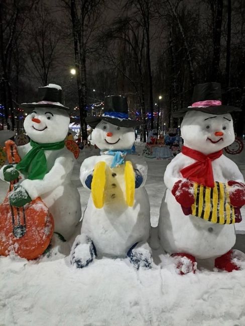 💙Настоящая зимняя сказка  Вот такие снежные фигуры героев из русских народных сказок и мультфильмов..