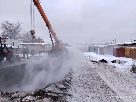 В Самаре более 650 жилых домов остались без тепла 
Вблизи Кировского рынка прорвало трубу тепловых сетей..