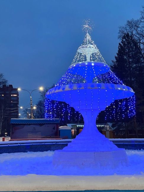 Атмосферно и в Автозаводском парке❄💙 
Красиво и уютно. Время для..