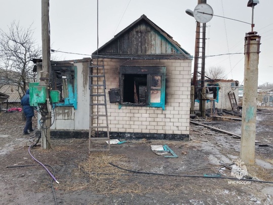 Мужчина поджёг дом из-за ссоры с женой.  Пожар произошёл накануне в хуторе Кружилинском (Шолоховский район)...