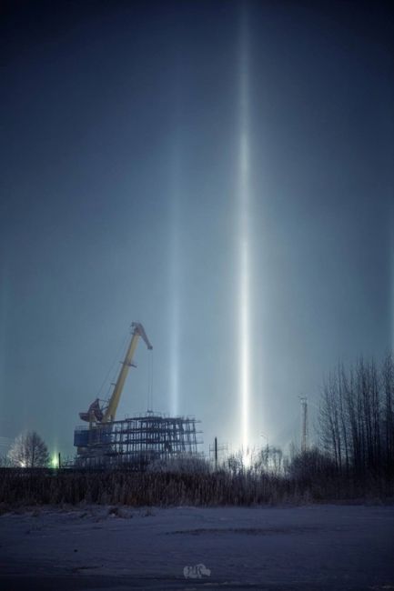 💙Сегодня ночью в небе над Нижегородской областью можно увидеть световые столбы.  Фото: Ян Кемпи 
Кто тоже..