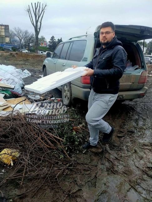 «Этот нахал приехал в наше СНТ Восход 2 (рядом с Таганрогской) и вывалил кучу мусора. На наши замечания..