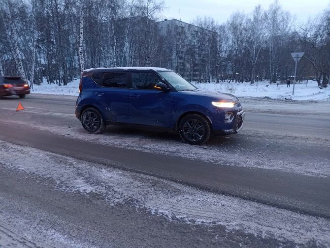 В Бердске пьяный водитель Toyota RAV4 врезался в столб и зацепив попутный авто, улетел на обочину  По словам..