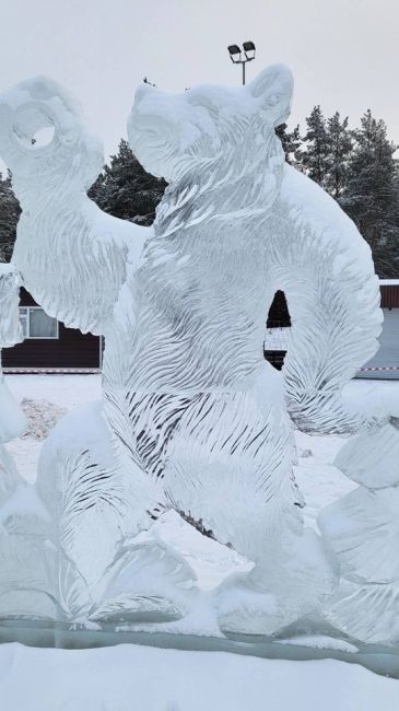 💙Только посмотрите, какая красота! В Дзержинске строят ледовый городок  В парке «Утиное озеро» для местных..