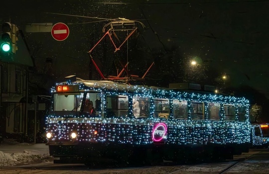 ✨ В Нижнем Новгороде вновь начинают ходить новогодние трамваи! 
Вас ждут праздничные вагоны на маршрутах №..