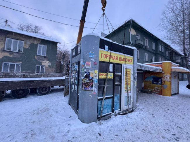 Три незаконных киоска снесли в Новосибирске  Самовольные постройки обнаружили в двух районах города.  Так,..