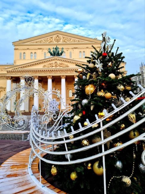 Праздничная атмосфера на Театральной..