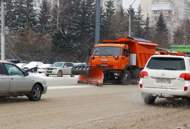 В Новосибирск поступили 63 новые машины для уборки улиц, а вскоре прибудут еще 49  Всего в городе насчитывается..